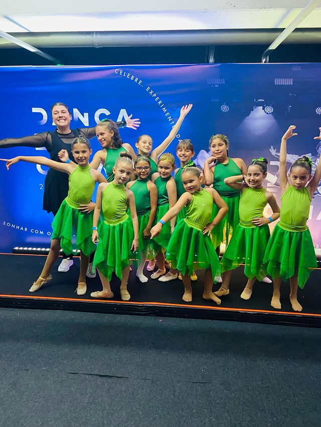Crianças da Educação Infantil em apresentação